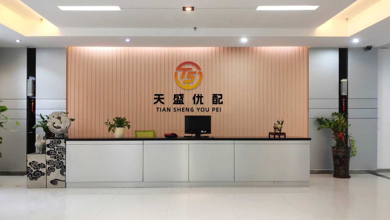 鸿牛配资 最近蒋家那个后人，又喊话想把两口棺椁迁回大陆，奉化那边连地都有人提过选好了。蒋家又有人站出来了。这次是蒋友松，蒋介石的曾孙，在上海做半导体和生物医药生意。他说想把曾祖父和祖父的棺材迁回大陆，奉化那边连地都有人选好了。听起来像是一桩家族私事，但你仔细一想就会发现，这事儿没那么简单。...