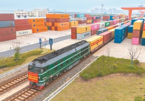 天载配资  合肥派河港至宁波舟山港循环班列首发